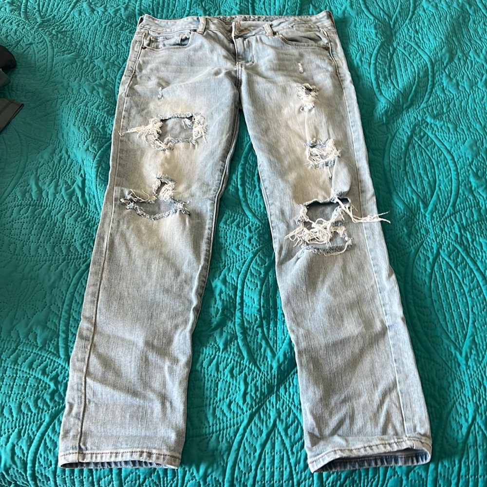 American eagle light wash skinny jeans with holes size 10
